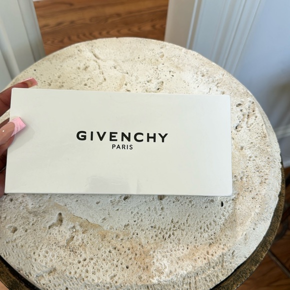 GIVENCHY PARIS eyeglass case - Picture 1 of 7